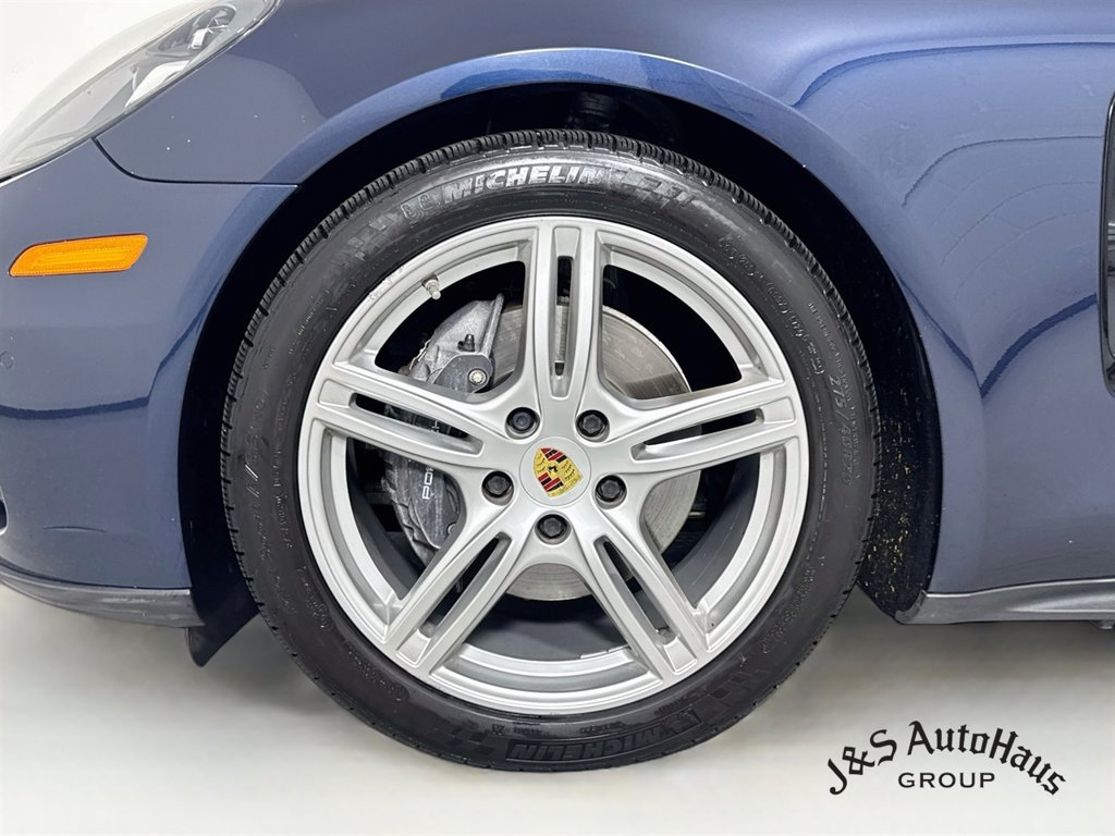Used 2018 Porsche Panamera 4 AWD/4WD image 39