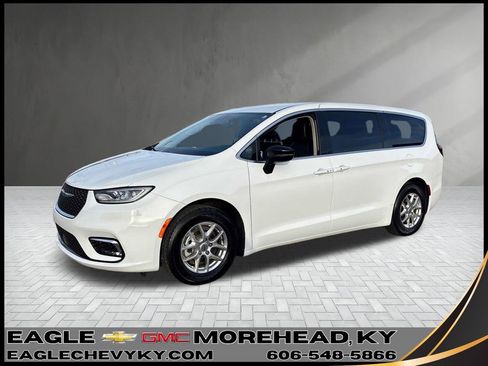 Used 2024 Chrysler Pacifica Touring-L image 1