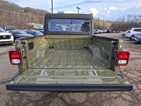 New 2026 Jeep Gladiator Sport image 9