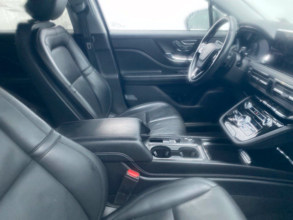Used 2022 Lincoln Corsair AWD w/ Premium Package image 9