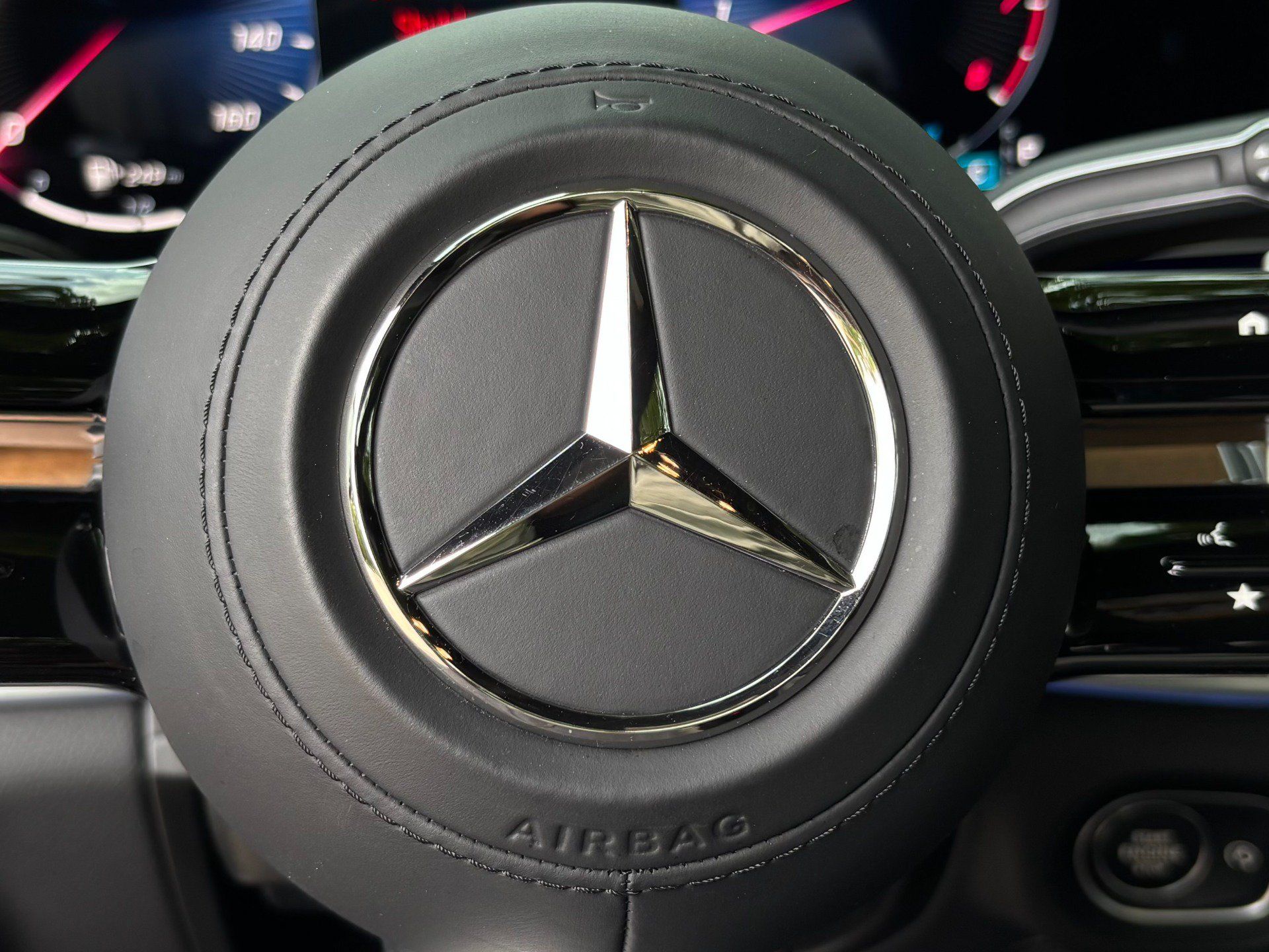 Used 2025 Mercedes-Benz GLS 450 4MATIC w/ AMG Line Exterior image 35