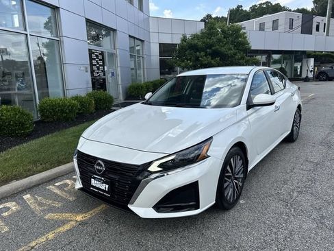 Certified 2023 Nissan Altima 2.5 SV FWD image 4