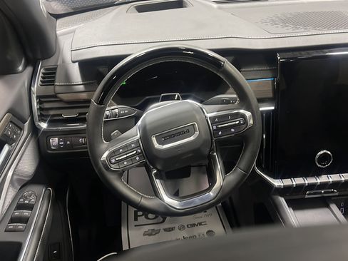 Used 2025 GMC Acadia Denali w/ Super Cruise Package FWD image 3