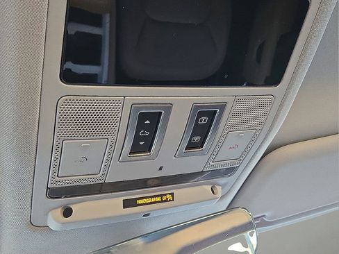 Used 2025 Land Rover Defender 110 X-Dynamic SE image 30