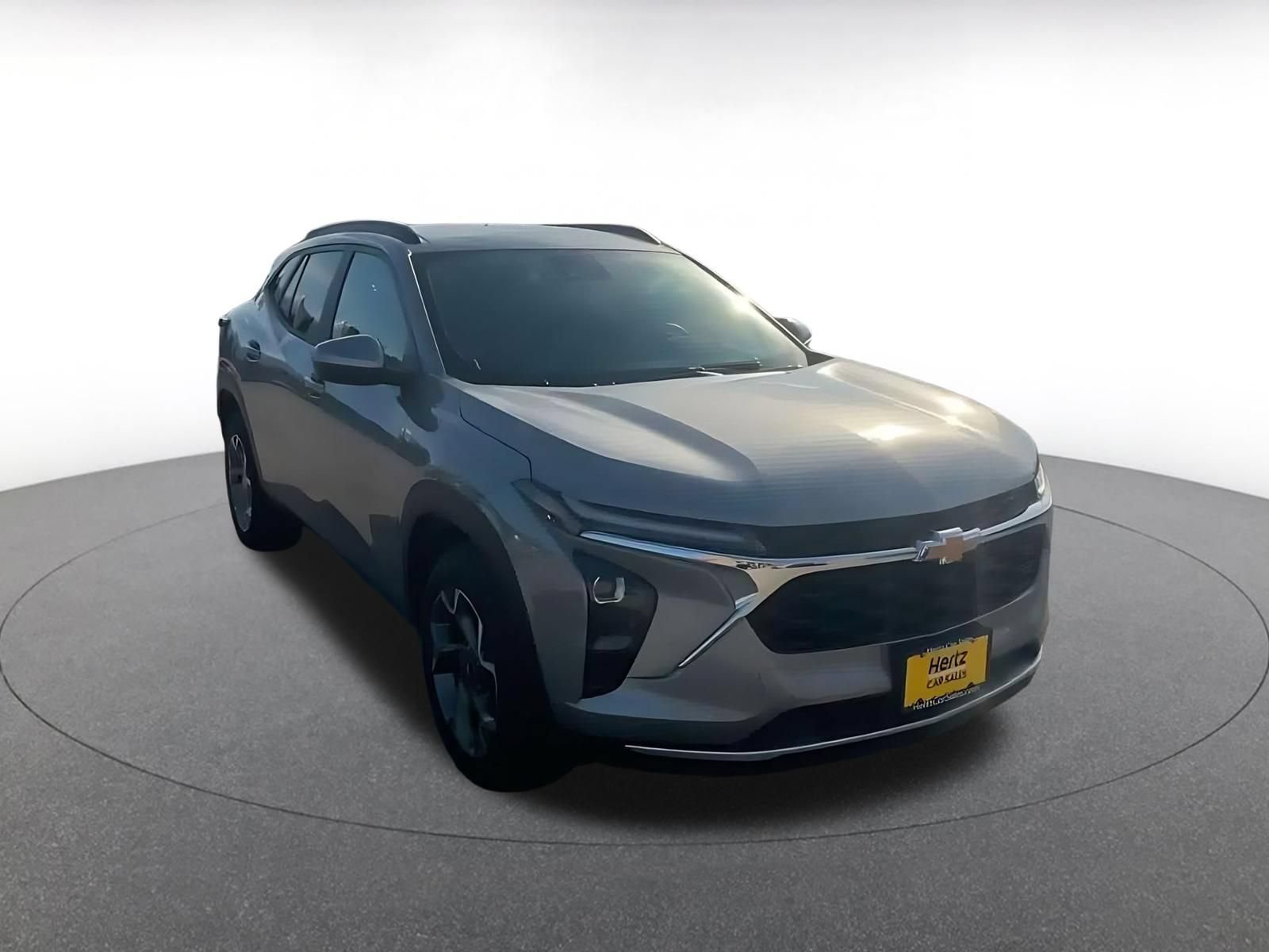 Used 2025 Chevrolet Trax LT FWD image 3