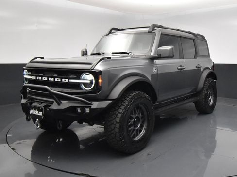 Used 2023 Ford Bronco Outer Banks AWD/4WD image 2