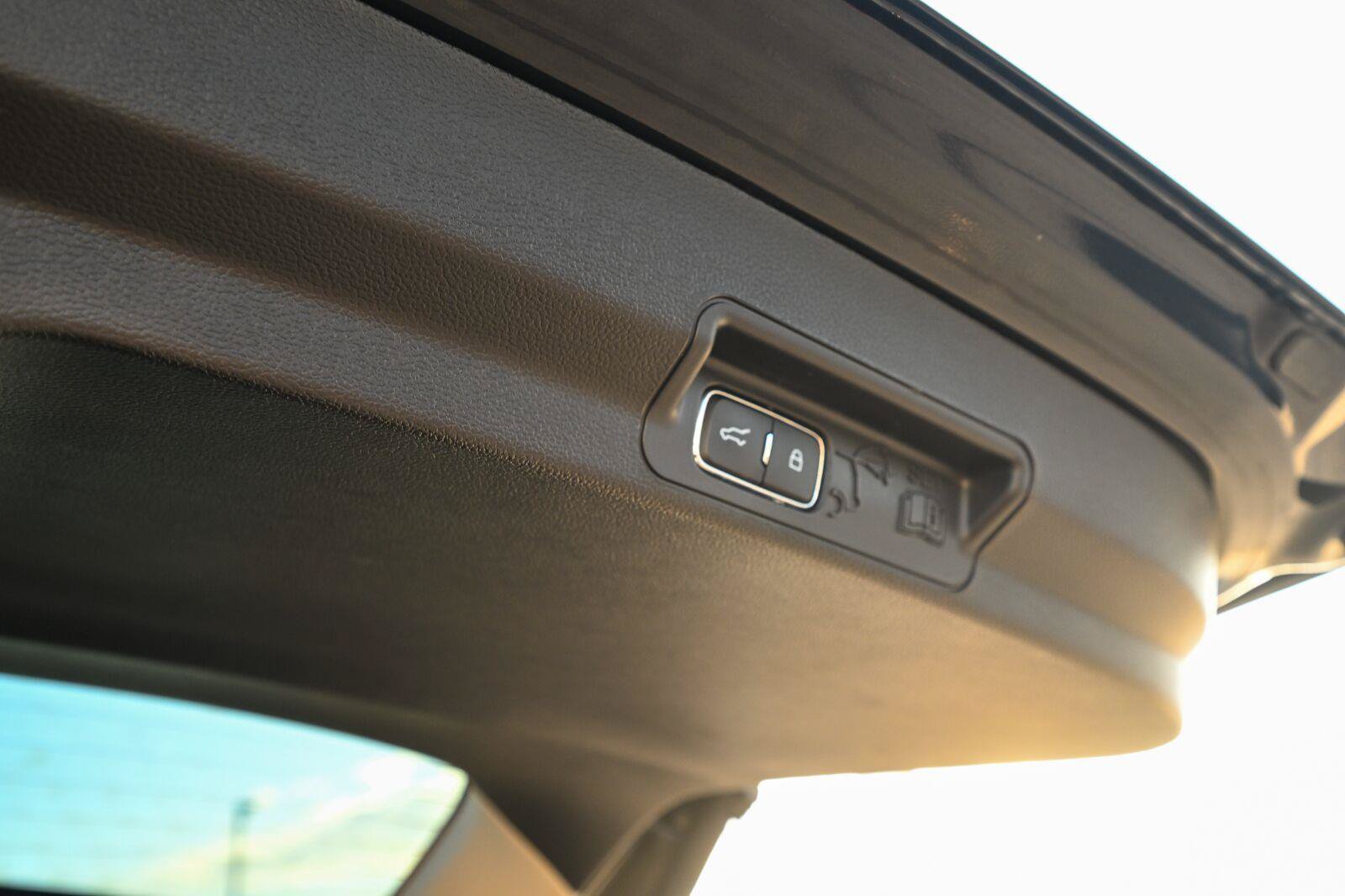 Used 2025 Ford Explorer Active AWD/4WD image 17