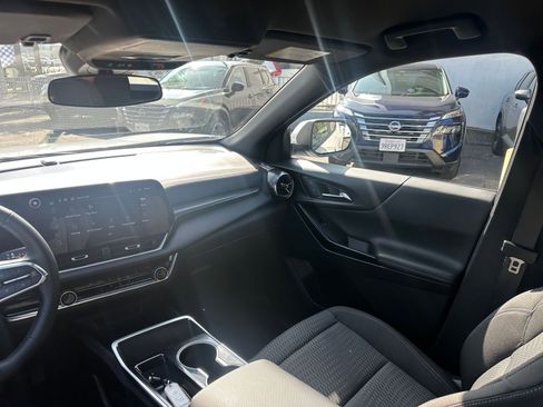 Used 2025 Chevrolet Equinox LT image 34