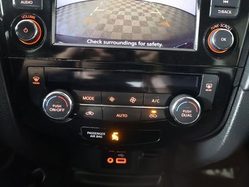 Used 2020 Nissan Rogue SV image 40