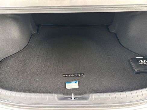 New 2026 Hyundai Elantra SE image 3