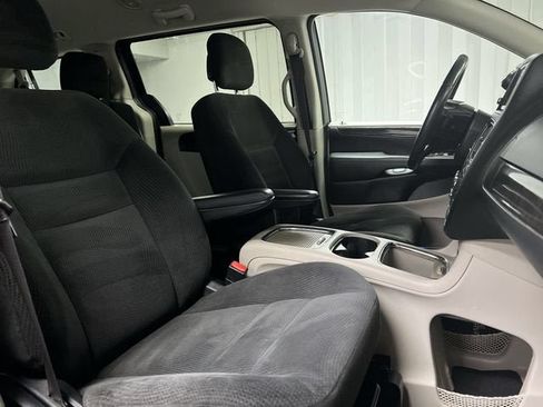 Used 2016 Dodge Grand Caravan SXT w/ Rear Park Assist Package FWD image 26
