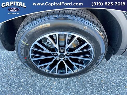 New 2026 Ford Escape SE FWD image 12