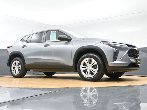 Used 2024 Chevrolet Trax LS w/ Driver Confidence Package FWD image 45