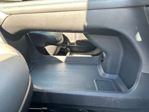 Used 2024 Toyota Sienna XLE FWD image 41