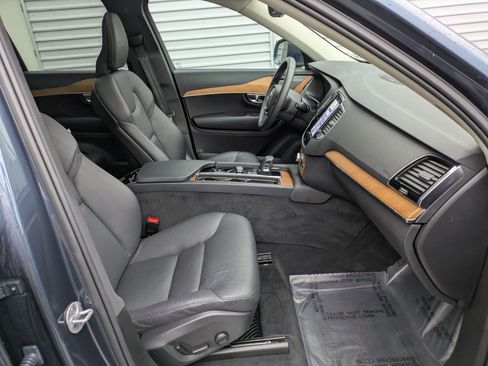 Used 2024 Volvo XC90 B6 Plus w/ Protection Package Premier image 32