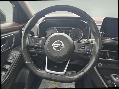 Used 2021 Nissan Rogue SV image 17