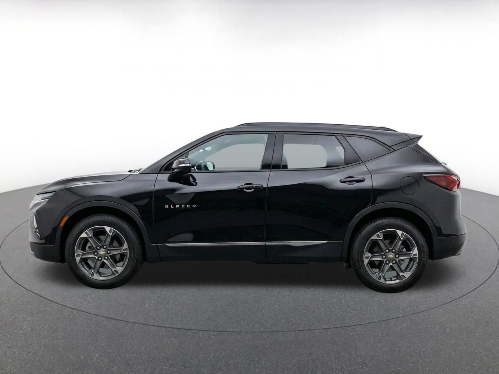 Used 2025 Chevrolet Blazer LT FWD image 4