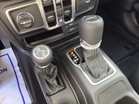 New 2025 Jeep Gladiator Sport image 35