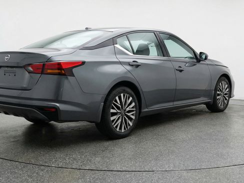 Used 2025 Nissan Altima 2.5 SV FWD image 9