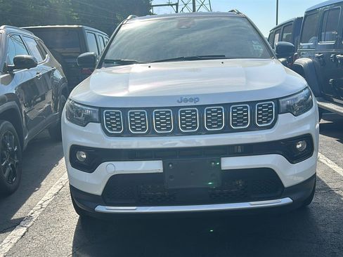 Used 2024 Jeep Compass Limited AWD/4WD image 2
