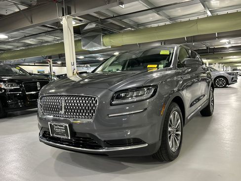 Used 2022 Lincoln Nautilus AWD w/ Premium Package image 5