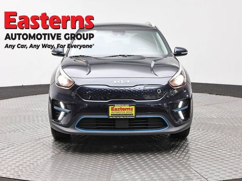 Used 2022 Kia Niro EX w/ Cold Weather Package FWD image 2