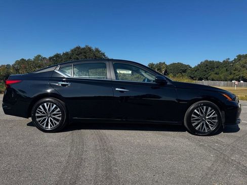 Used 2025 Nissan Altima 2.5 SV image 6