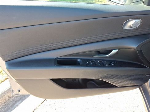 Used 2024 Hyundai Elantra Limited image 9