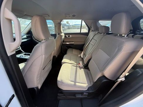Used 2023 Ford Explorer XLT image 11