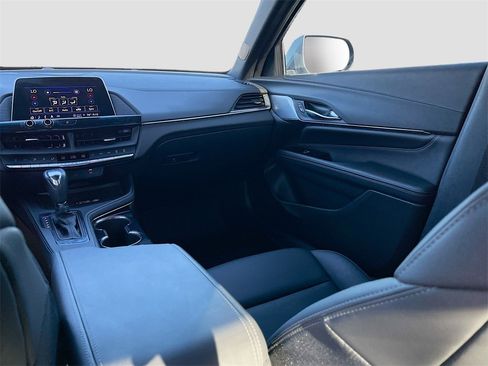 Used 2025 Cadillac CT4 Luxury image 24