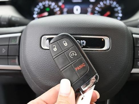 Used 2025 Jeep Compass Limited AWD/4WD image 32