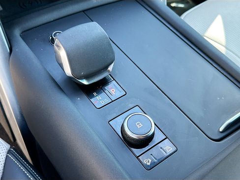 Used 2021 Land Rover Discovery HSE R-Dynamic image 17