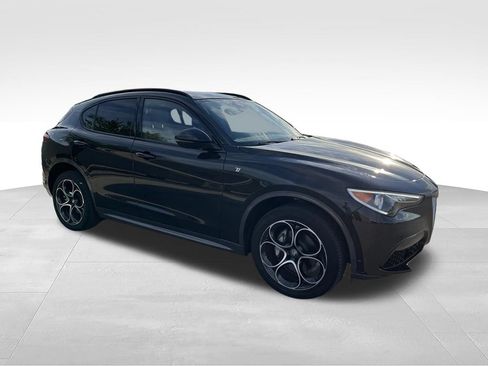 Used 2023 Alfa Romeo Stelvio Ti AWD/4WD image 5