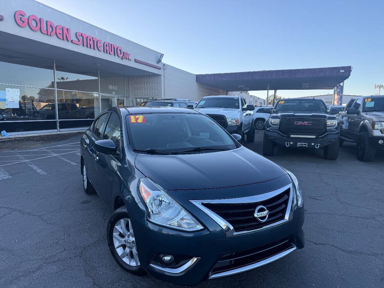 Used 2017 Nissan Versa SV w/ SV Special Edition Package FWD image 1