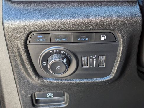 Used 2023 Jeep Grand Cherokee Overland w/ Advanced Protech Group III image 23