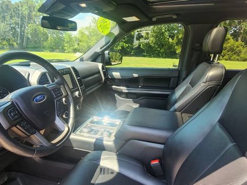 Used 2020 Ford Expedition XLT w/ Equipment Group 202A AWD/4WD image 16