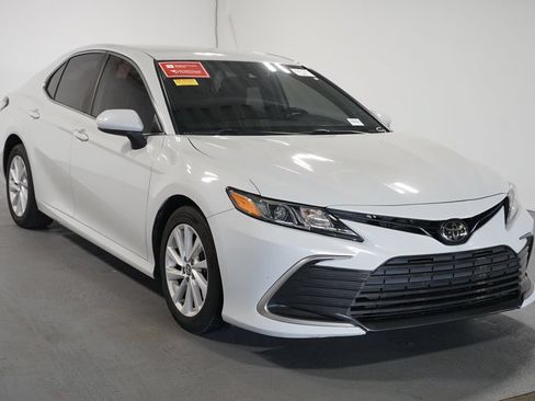 Used 2023 Toyota Camry LE FWD image 3