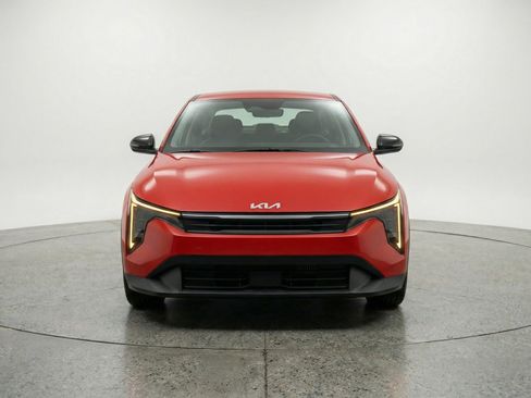 Used 2025 Kia K4 LXS image 2