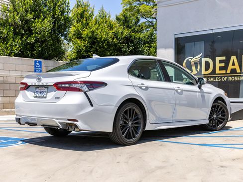 Used 2023 Toyota Camry XSE FWD image 15