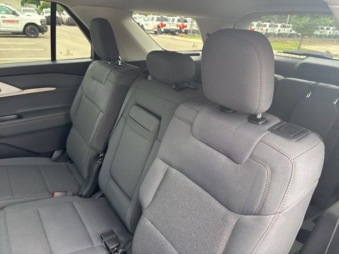 Used 2025 Ford Explorer Active AWD/4WD image 24