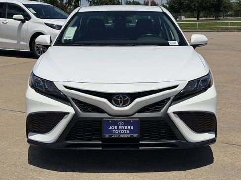 Used 2024 Toyota Camry SE FWD image 3