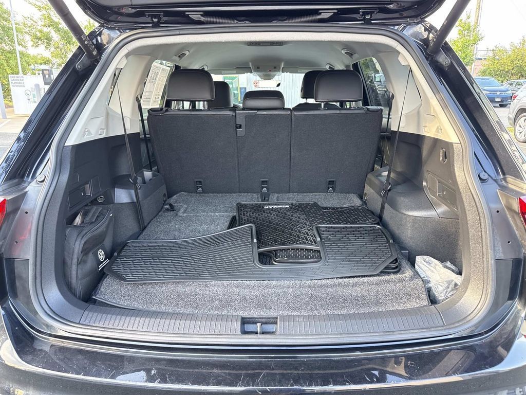 Used 2022 Volkswagen Tiguan SE FWD image 12