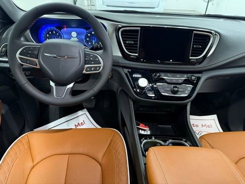 New 2026 Chrysler Pacifica Pinnacle image 18