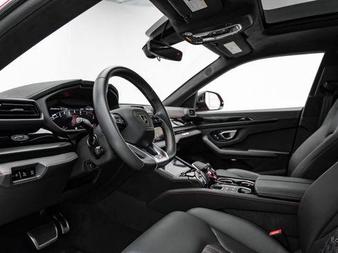Used 2025 Lamborghini Urus SE AWD/4WD image 40
