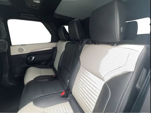 Used 2024 Land Rover Discovery Dynamic SE AWD/4WD image 24