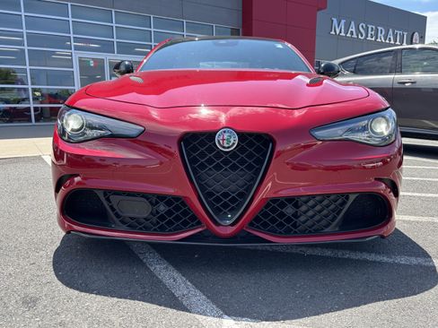 Certified 2023 Alfa Romeo Giulia Quadrifoglio RWD image 10