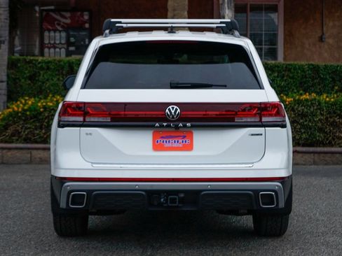 Used 2025 Volkswagen Atlas Peak Edition SE AWD/4WD image 7