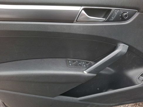 Used 2017 Volkswagen Passat 1.8T R-Line image 9