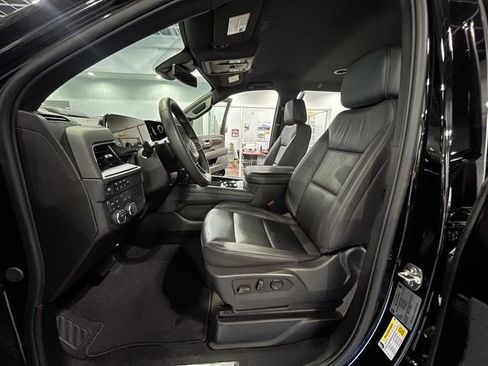 Used 2025 Chevrolet Suburban Z71 AWD/4WD image 11