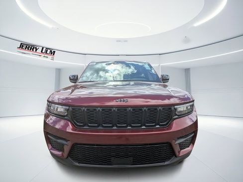 New 2025 Jeep Grand Cherokee Altitude image 7